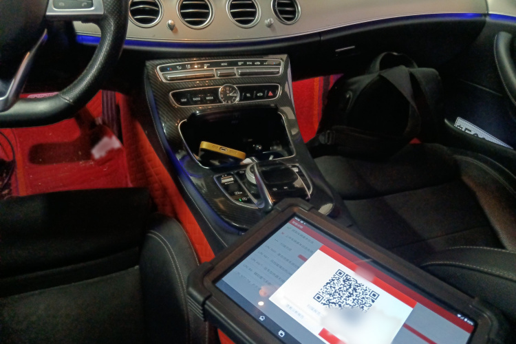 Mercedes-Benz E Class 2017 immagine di auto #18