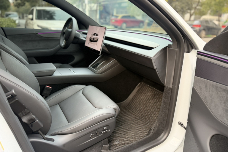 特斯拉 Model Y L 2025 汽车图片 #18