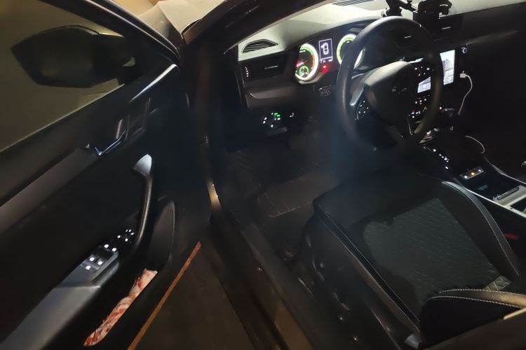 Skoda Superb 2019 car image #18