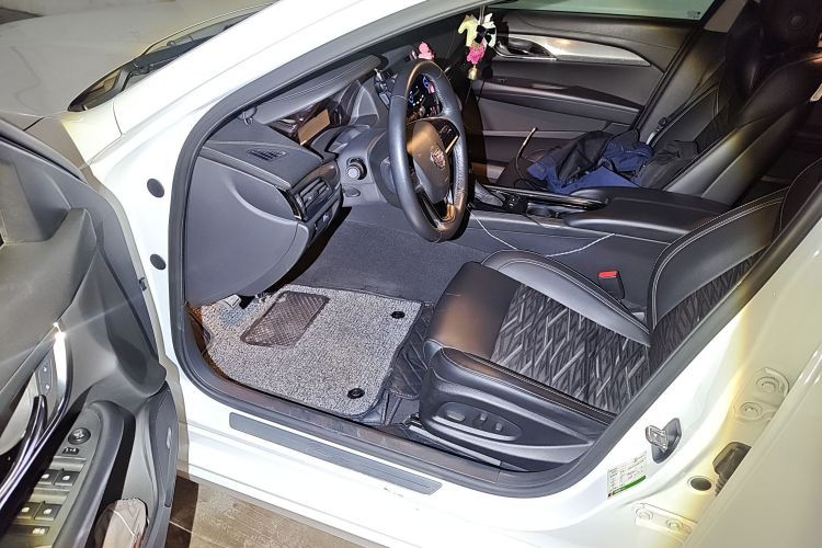 2015 car image #18