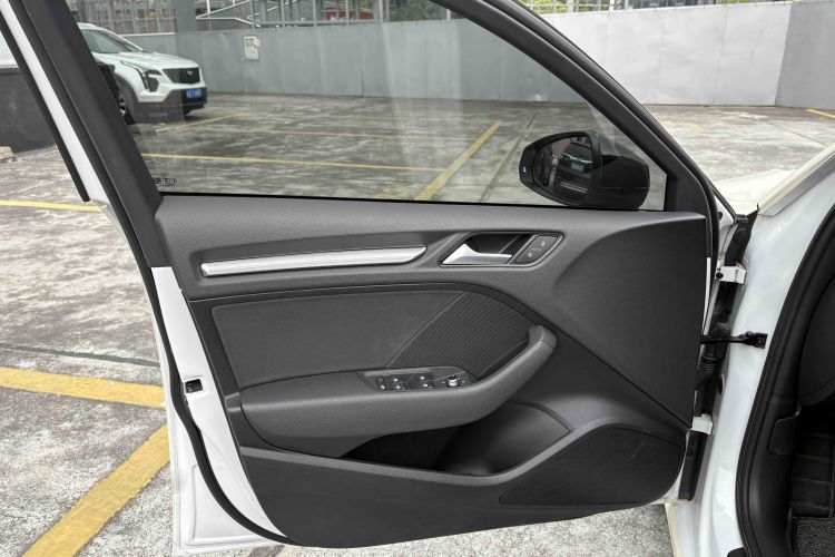 Audi A3 2018 car image #18