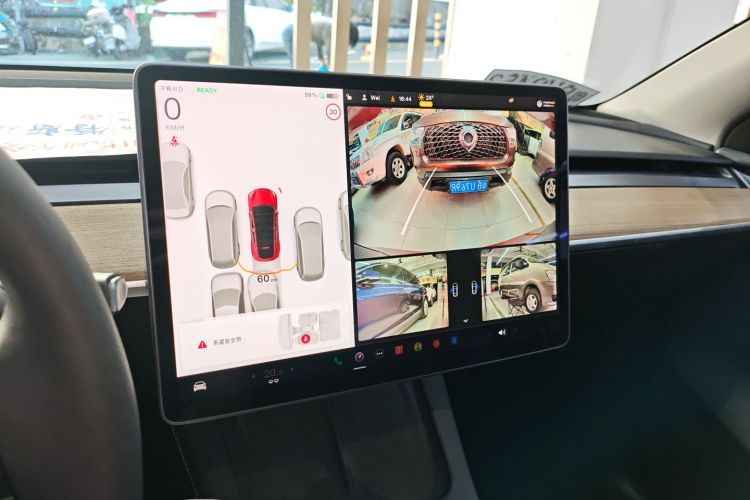 Tesla Model Y 2021 car image #18