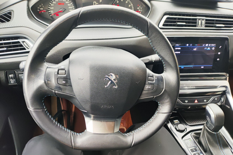 Peugeot 308 2019 car image #18