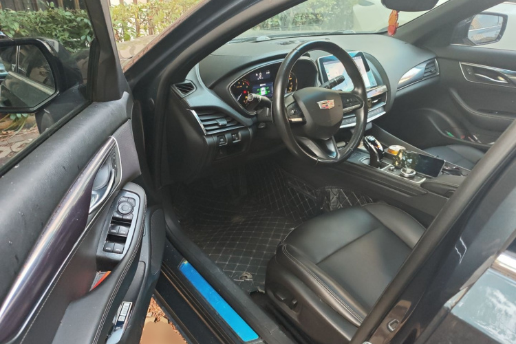 2020 car image #18