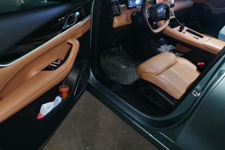 GEELY Boyue L 2025 car image #18