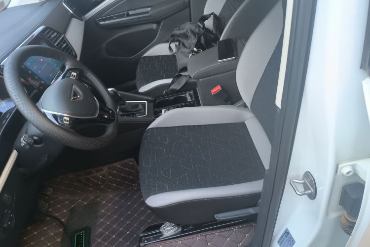 VS5 2024 car image #18