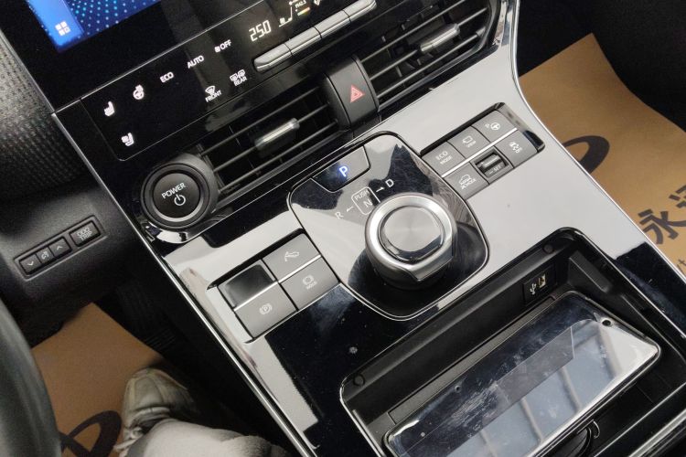 Toyota bZ4X 2022 immagine di auto #18