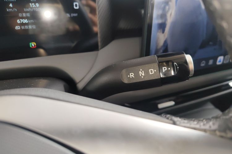 MG ES5 2025 car image #18