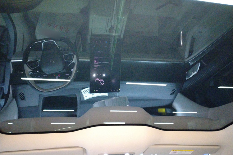 哪吒汽车 哪吒S猎装 2025 汽车图片 #18