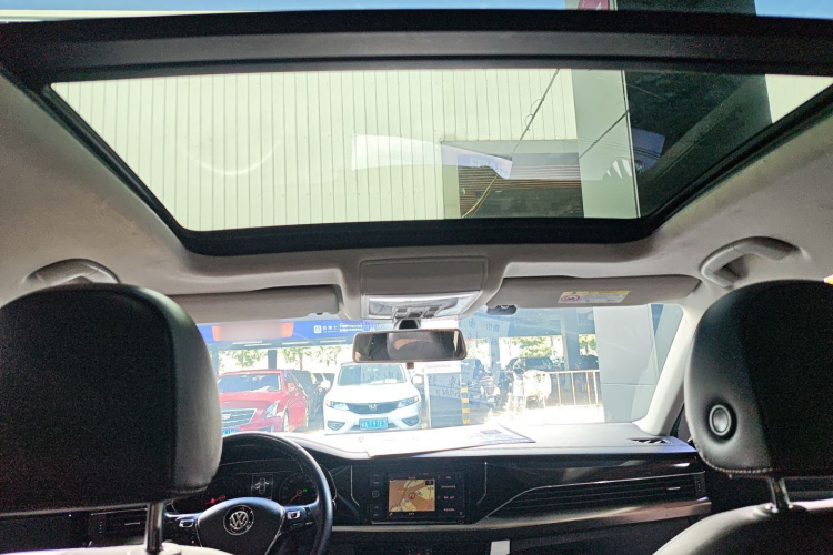 Volkswagen Passat 2019 car image #18