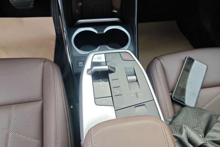 BMW iX1 2023 car image #18