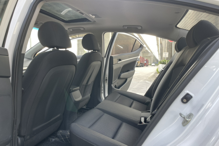 2018 #18 2018 car image #18