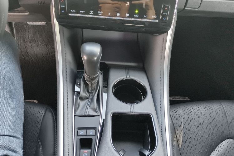 Toyota Avalon 2023 car image #18