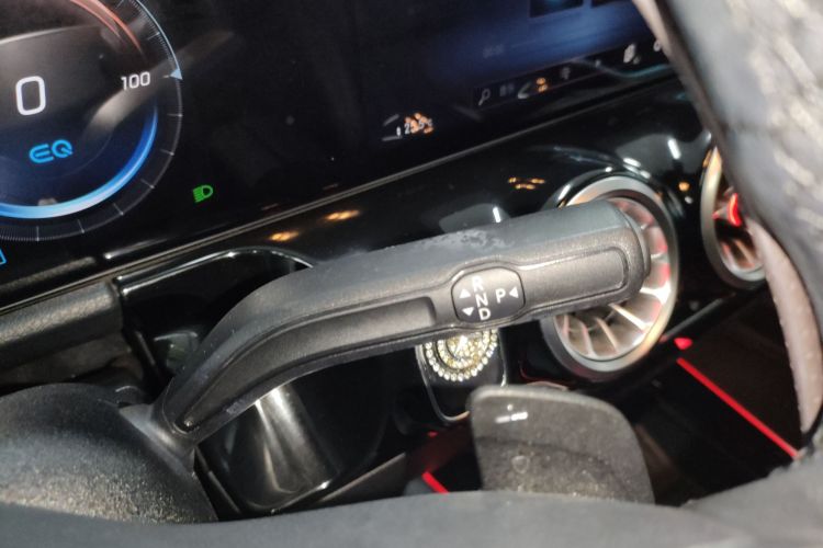 Mercedes-Benz EQA Class 2022 immagine di auto #18