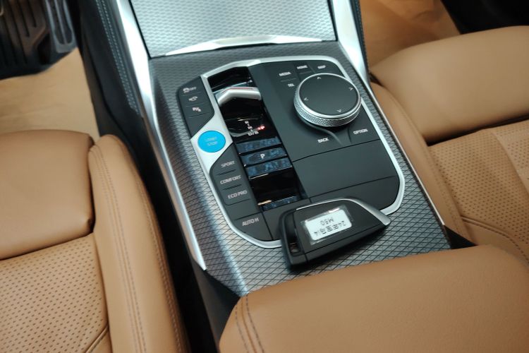 BMW i4 M50 2024 car image #18