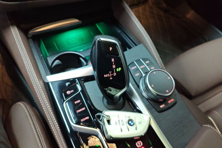 BMW 5 Series 2023 car image #18