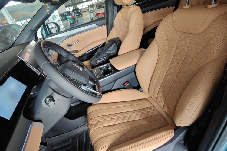 BYD SongL DM-i 2024 car image #18