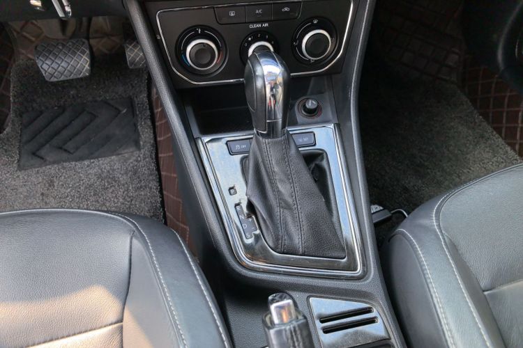 Volkswagen Gran Lavida 2015 car image #18