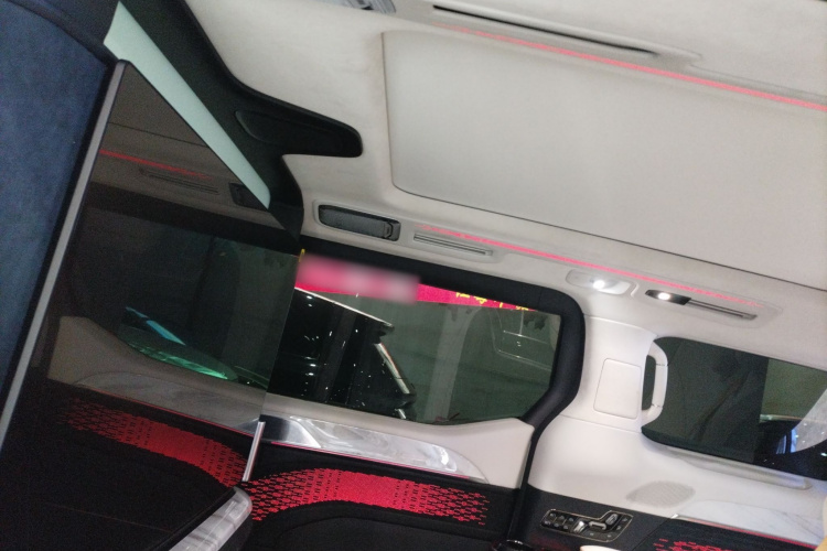 极氪 极氪009 2025 汽车图片 #18