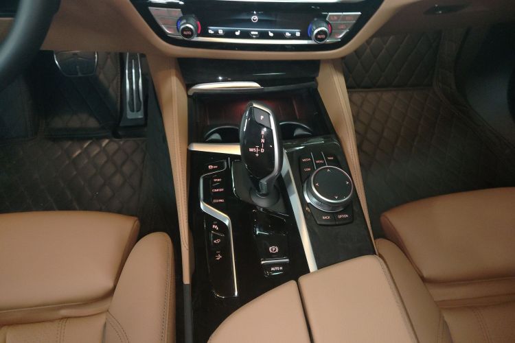 BMW 6 Series GT 2024 #18 BMW 6 Series GT 2024 immagine di auto #18