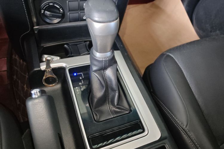 Toyota Land Cruiser Prado 2019 #18 Toyota Land Cruiser Prado 2019 car image #18