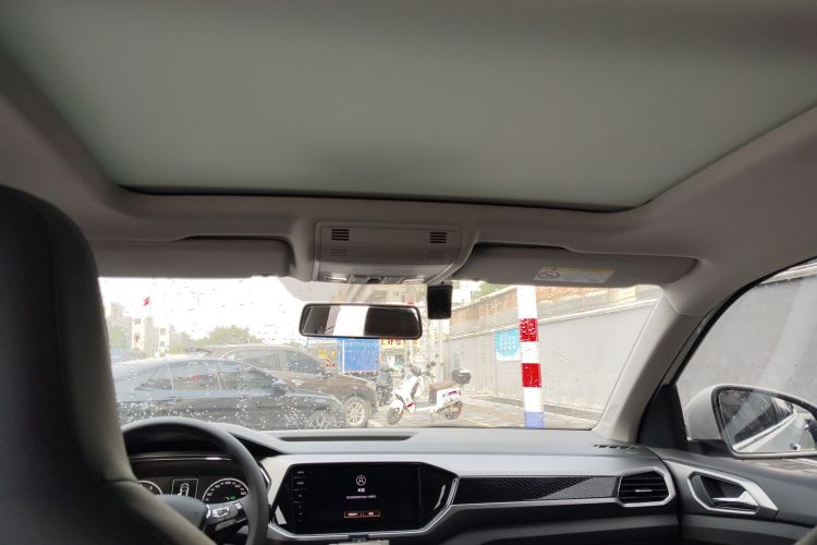 Volkswagen T-Cross 2020 car image #18