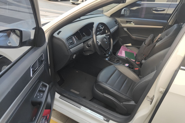 Volkswagen Gran Lavida 2018 immagine di auto #18