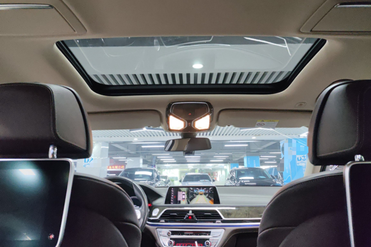 BMW 7 Series 2019 #18 BMW 7 Series 2019 car image #18