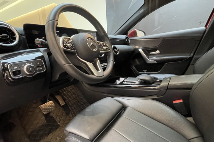 Mercedes-Benz A Class 2020 car image #18