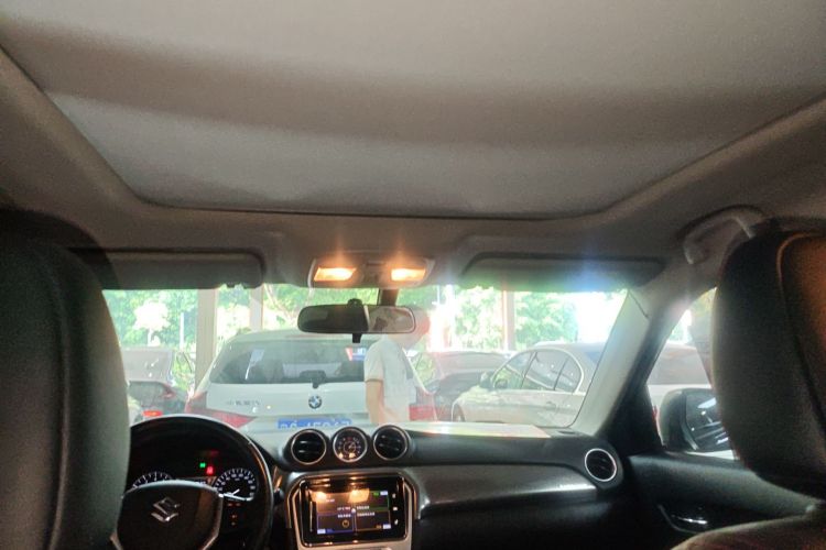 Suzuki Vitara 2018 car image #18