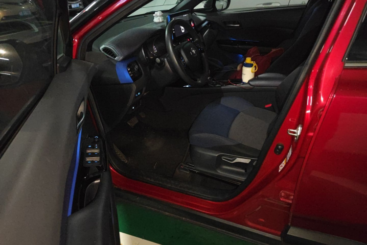 Toyota C-HR 2019 #18 Toyota C-HR 2019 car image #18