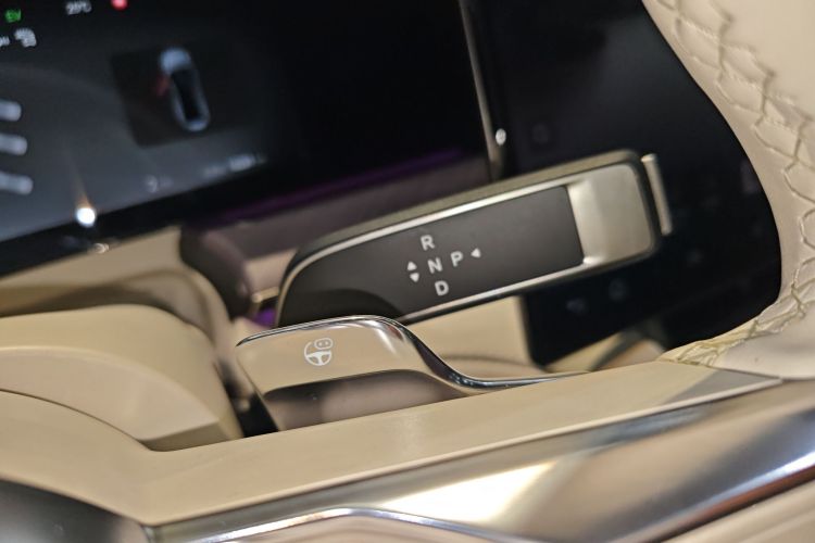 Denza Z9 2024 #18 Denza Z9 2024 car image #18