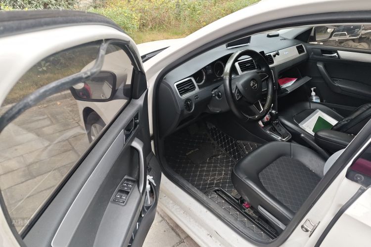 Skoda Rapid 2018 car image #18