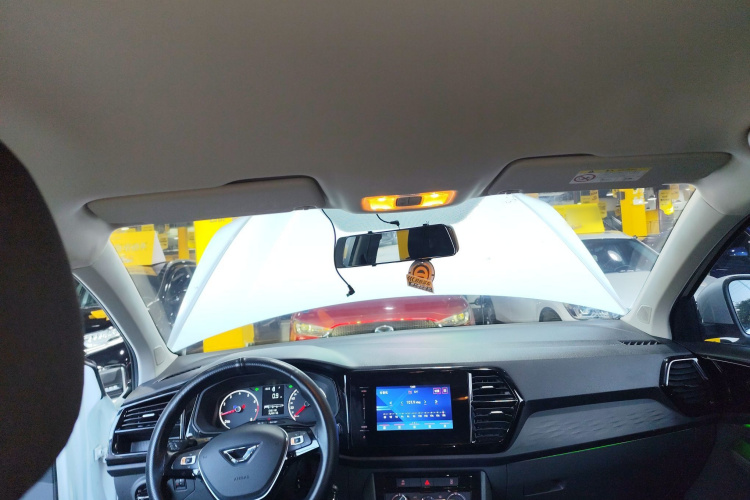 VS5 2019 car image #18
