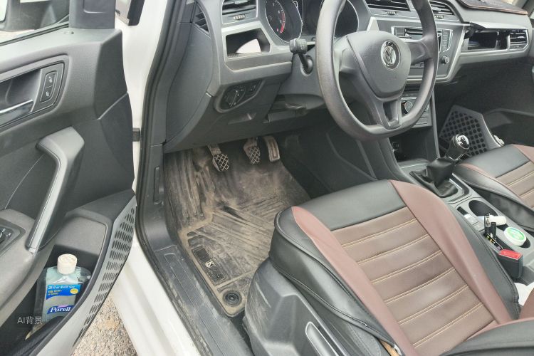 Volkswagen Touran 2017 car image #18