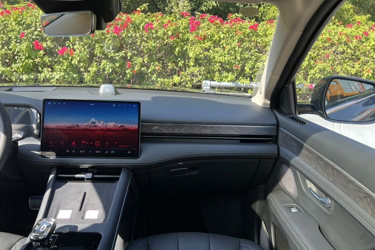 2023 car image #18