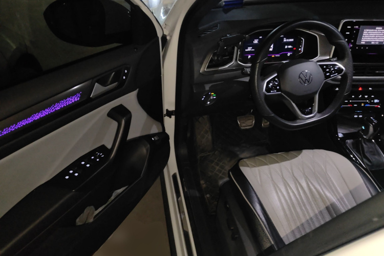 T-Roc 2023 car image #18
