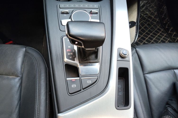 Audi A4L 2019 immagine di auto #18