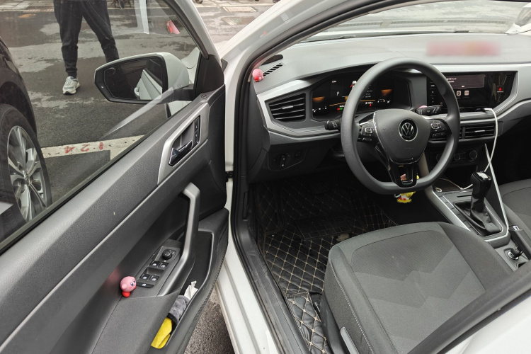Polo 2023 car image #18