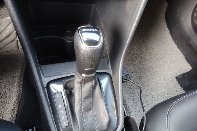 Skoda Rapid Spaceback 2017 car image #18