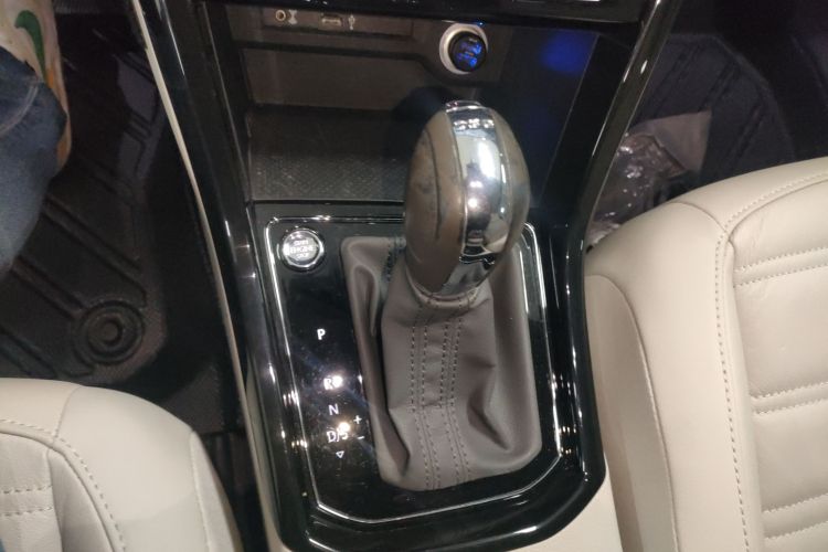 Volkswagen Touran 2018 immagine di auto #18