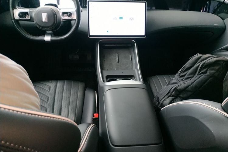 Avatr 11 2024 car image #18