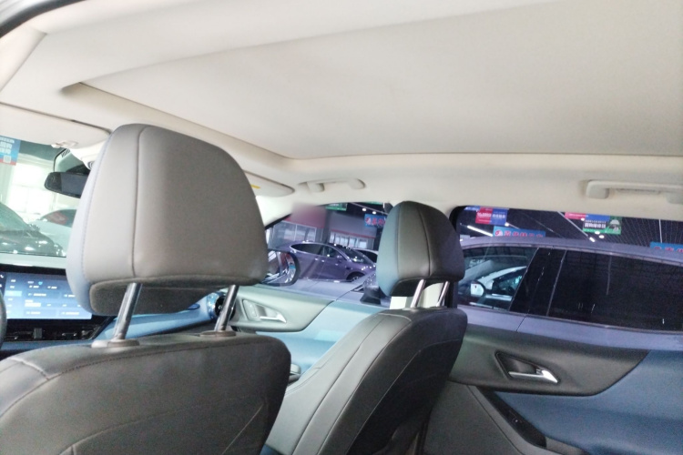 Chevrolet Equinox Plus 2024 car image #18