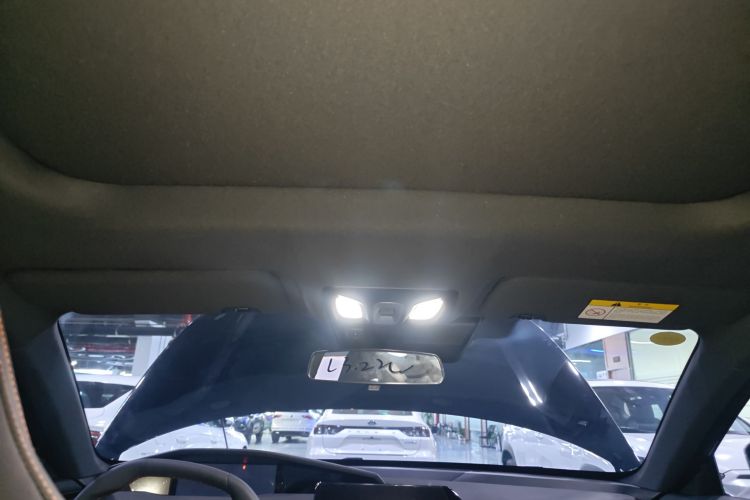 Changan UNI-V 2025 car image #18