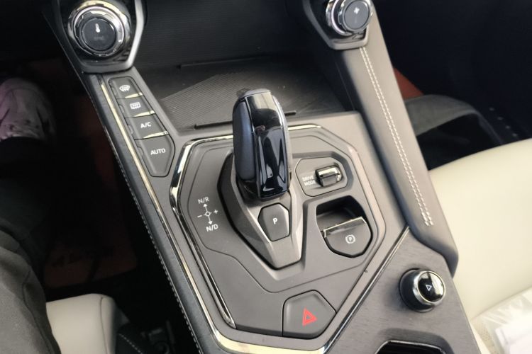Lynk & Co 01 EM-P 2022 car image #18