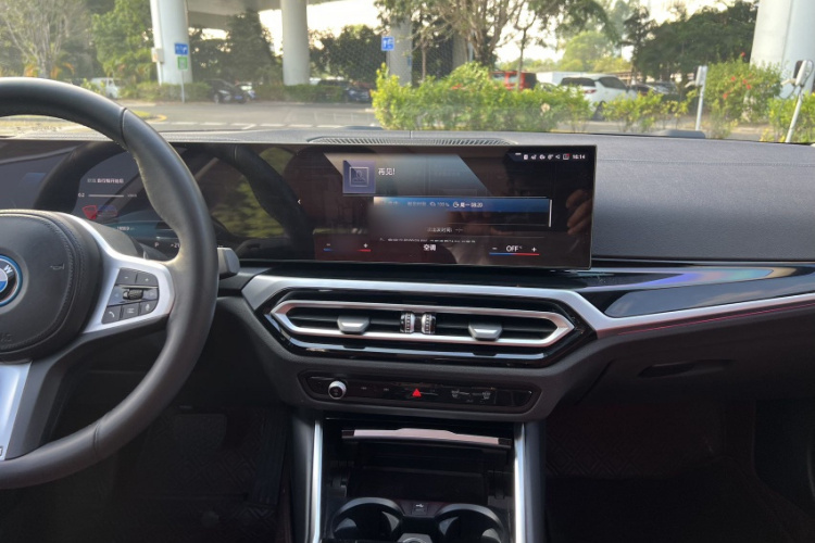 BMW i3 2022 car image #18