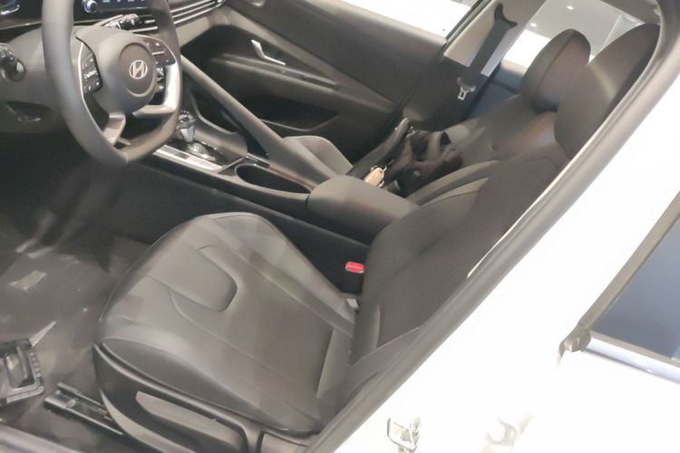 Hyundai Elantra 2025 car image #18