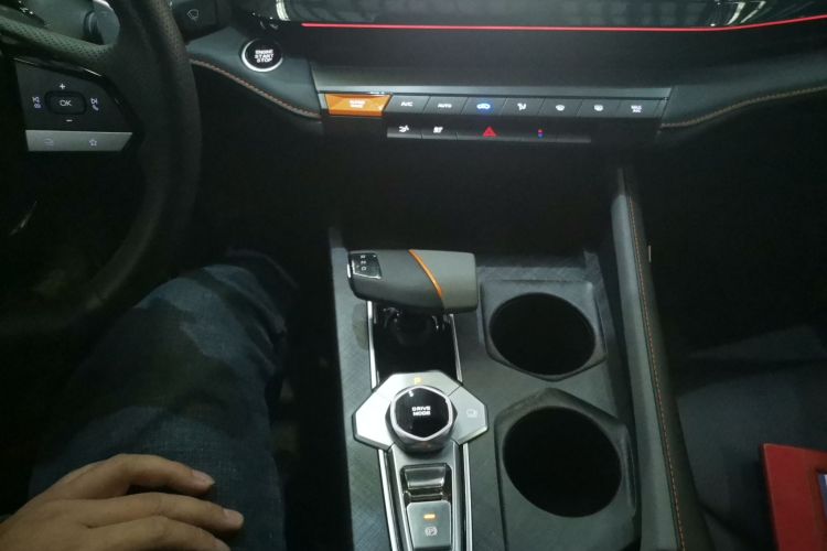 Changan UNI-V 2022 #18 Changan UNI-V 2022 car image #18