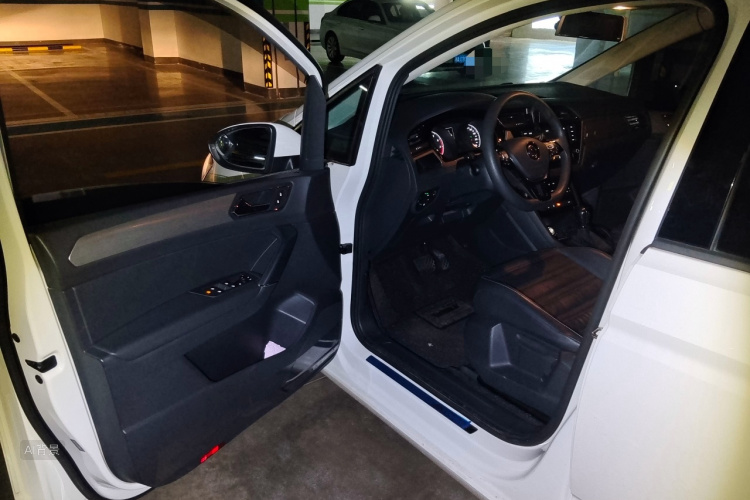 Volkswagen Touran 2018 immagine di auto #18