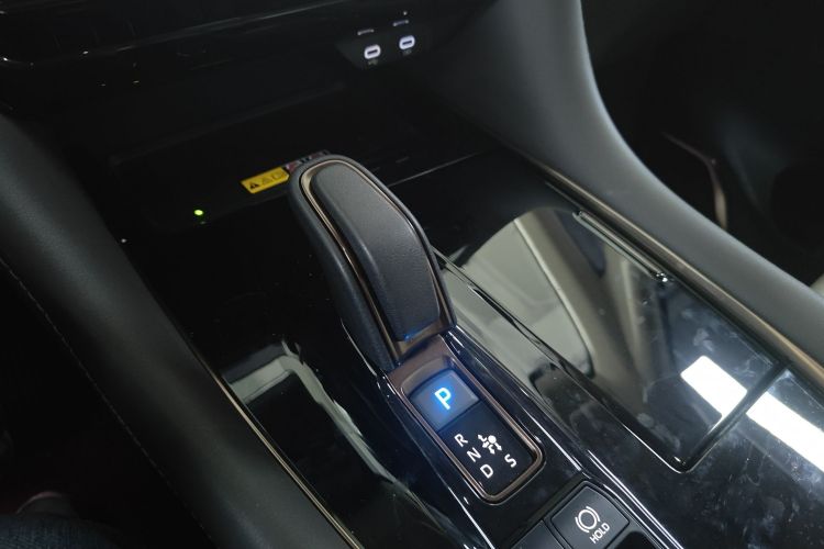 Toyota Alphard 2023 #18 Toyota Alphard 2023 car image #18